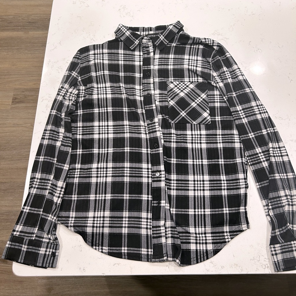 Streetwear society Black and White Button-up Flannel with front pocket